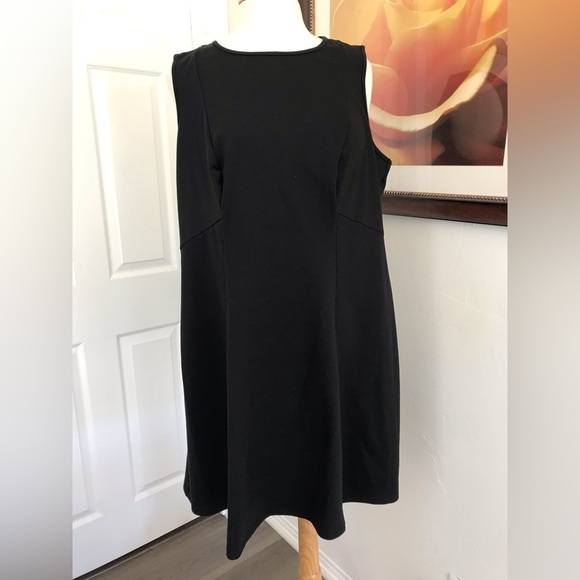 Black Dress - Picture 3 of 8